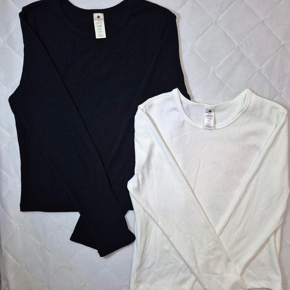 Yogalicious 2 Pack-Black and White Ribbed Tops
